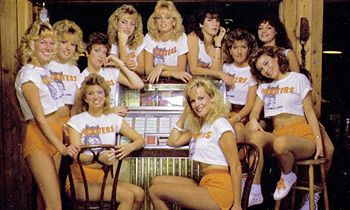 Hooters Girl Alumnae Eat Free to Celebrate Hooters 35th Anniversary