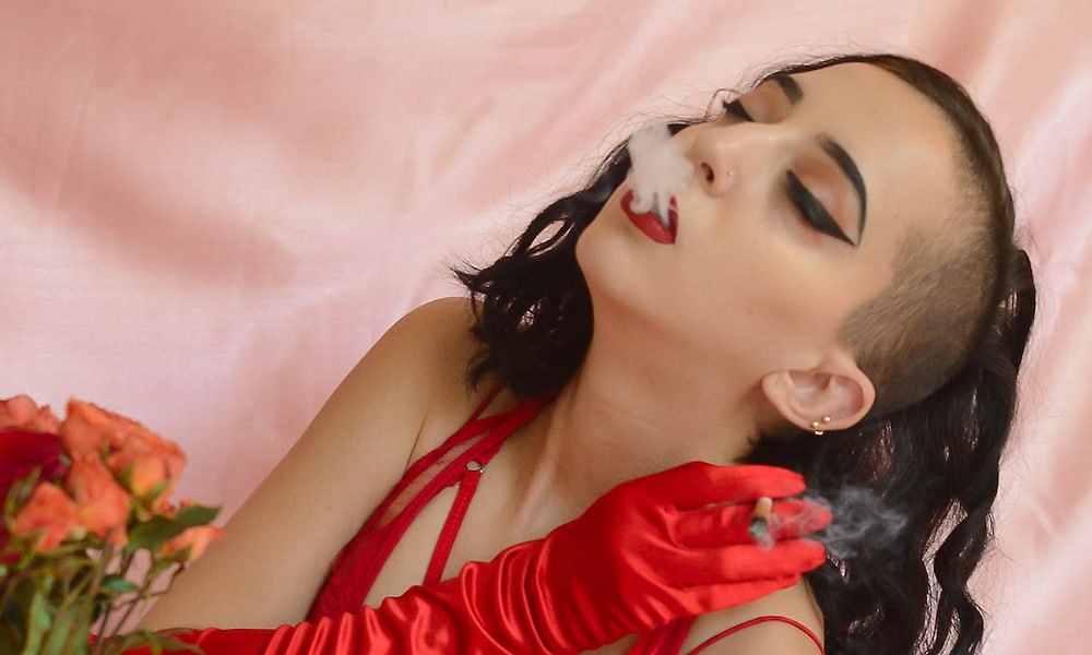 The High Priestess: A Stoner&rsquo;s Guide to Leo Season